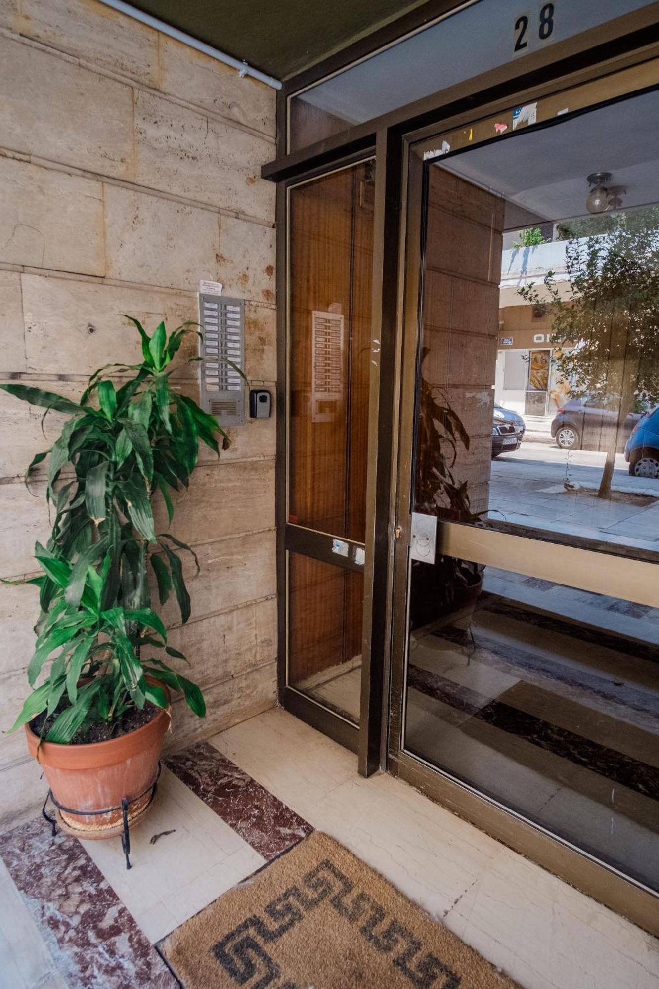 Charming & Authentic Gem - Walk To Port & Shops! Lejlighed Patras Eksteriør billede
