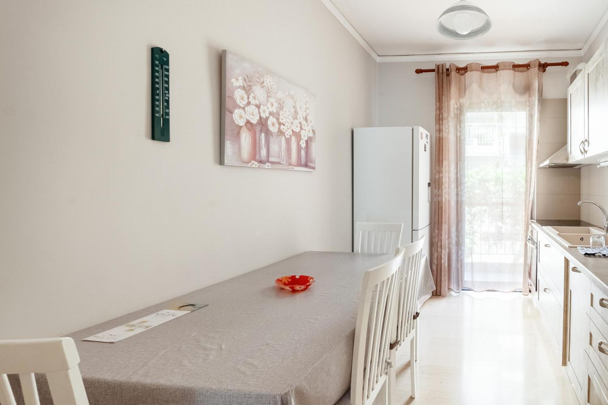 Charming & Authentic Gem - Walk To Port & Shops! Lejlighed Patras Eksteriør billede